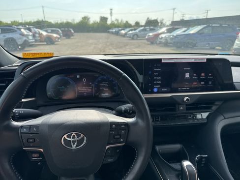 Used 2024 Toyota Crown AWD/4WD image 18