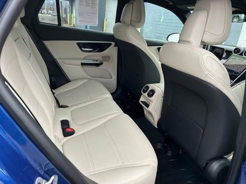 Used 2024 Mercedes-Benz GLC 300 4MATIC image 23