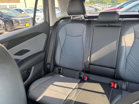 Used 2026 Volkswagen Tiguan SE AWD/4WD image 64