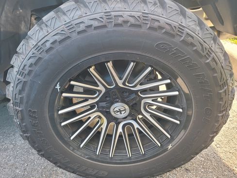 Used 2024 Jeep Gladiator Mojave AWD/4WD image 7