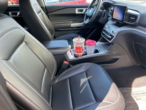 Used 2023 Ford Explorer XLT w/ Equipment Group 202A image 5