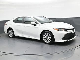 Used 2018 Toyota Camry LE FWD video 2