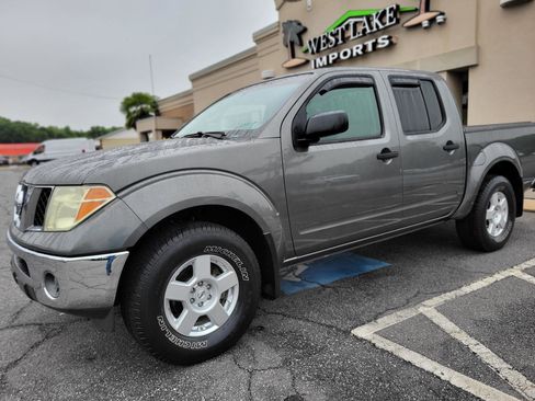 Used 2007 Nissan Frontier SE w/ SE Value Truck Pkg AWD/4WD image 3