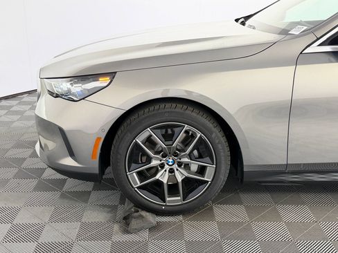Used 2027 BMW 530i w/ Convenience Package RWD image 11