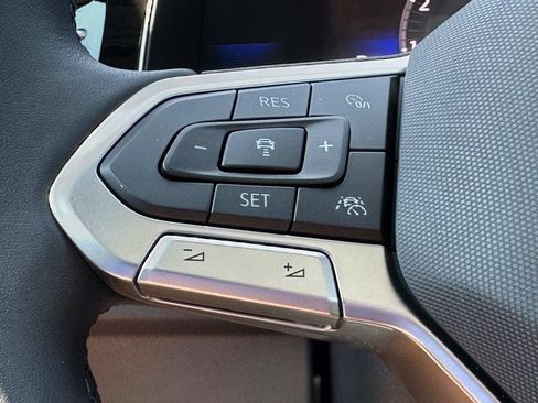 Certified 2025 Volkswagen Jetta SE w/ Sunroof Package FWD image 14