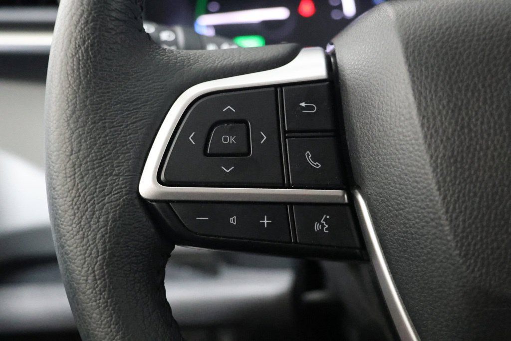 Used 2025 Toyota Sienna XLE w/ XLE Plus Package AWD/4WD image 23