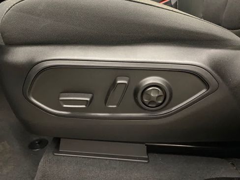 Used 2025 Jeep Grand Cherokee L Laredo AWD/4WD image 24
