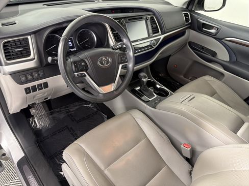 Used 2015 Toyota Highlander Limited w/ Driver Technology Package FWD image 13