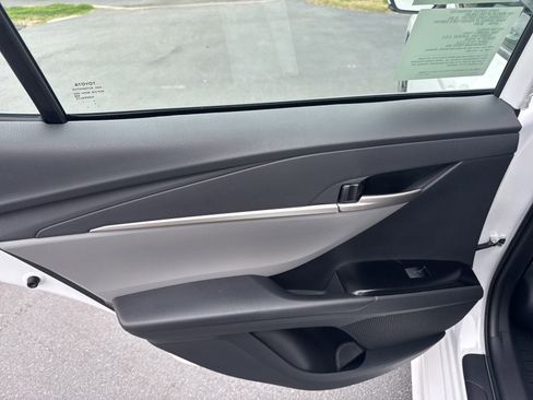 New 2025 Toyota Camry SE image 27
