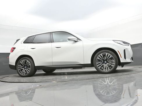 Used 2025 BMW X3 xDrive30i w/ Premium Package image 46