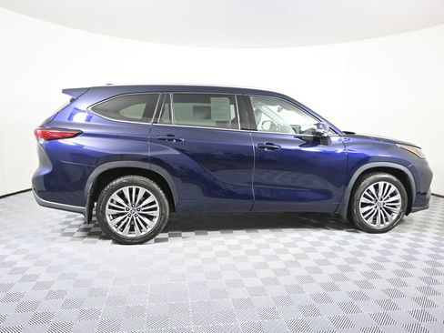 Used 2022 Toyota Highlander Platinum image 7