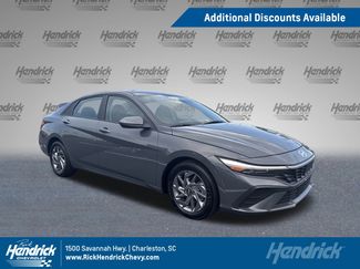 Used 2024 Hyundai Elantra SEL image 1