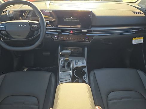 New 2026 Kia Sportage SX FWD image 17
