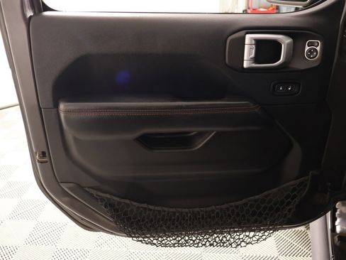 Used 2018 Jeep Wrangler Unlimited Rubicon w/ Dual Top Group AWD/4WD image 15