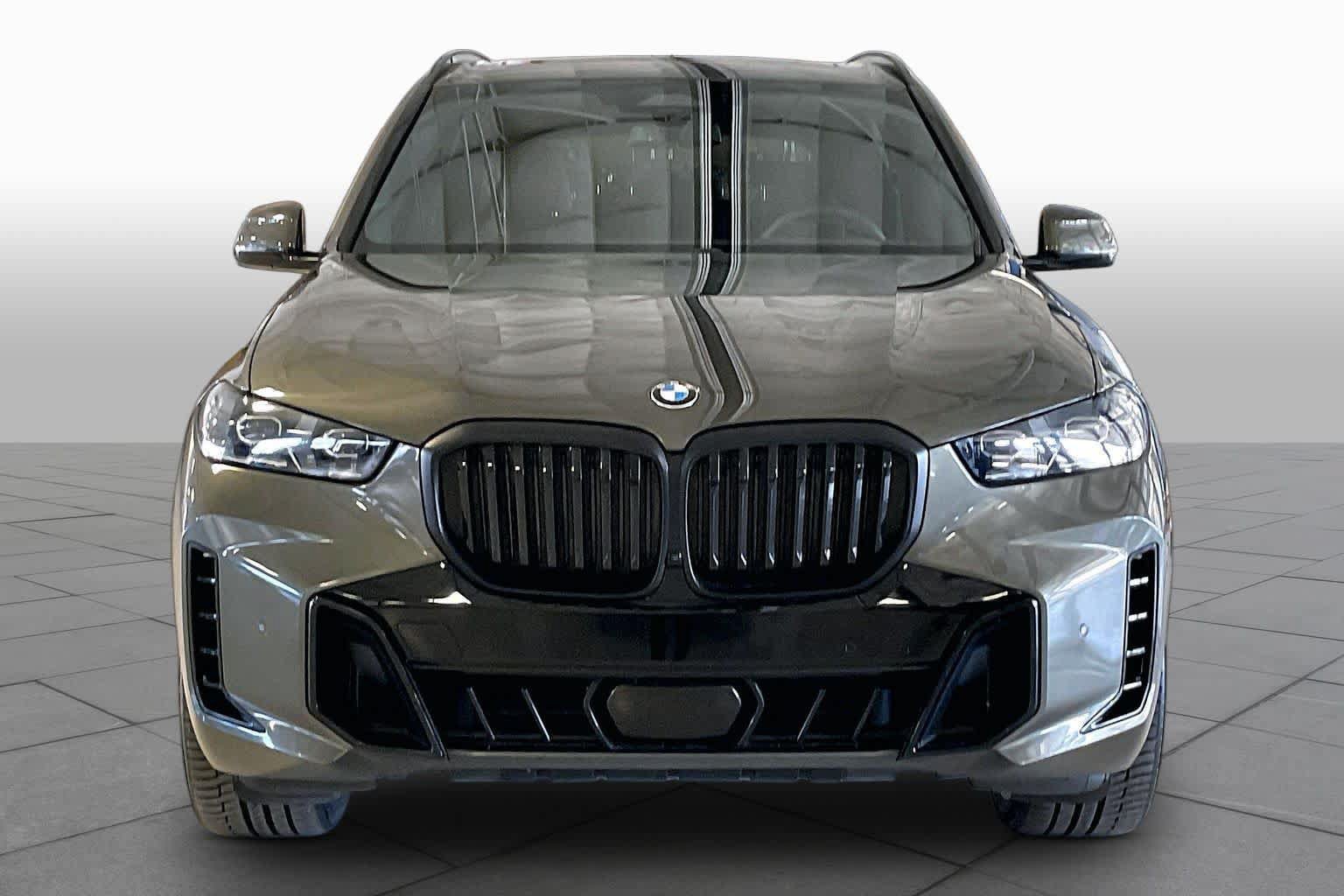 Used 2024 BMW X5 sDrive40i w/ M Sport Package RWD image 3
