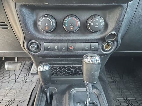 Used 2015 Jeep Wrangler Unlimited Sahara w/ Connectivity Group image 28