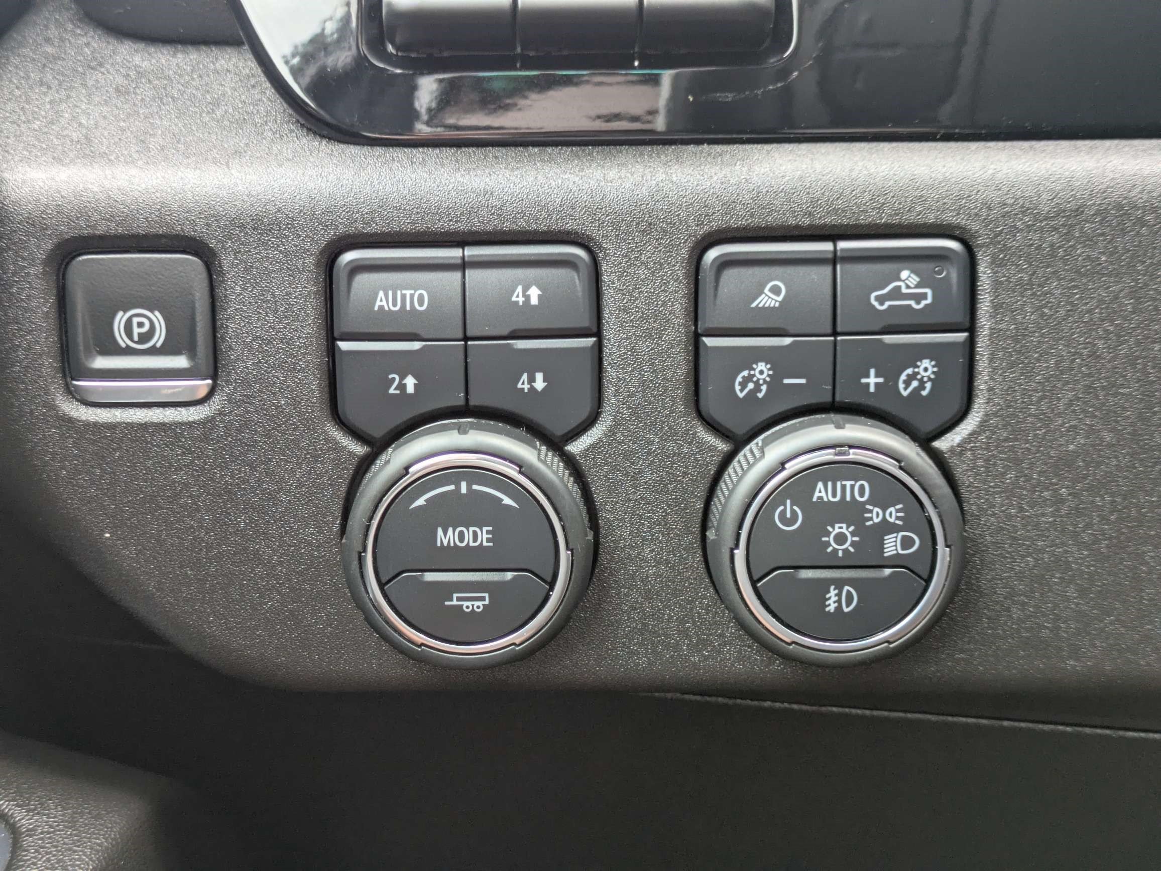 Used 2024 Chevrolet Silverado 2500 High Country w/ High Country Premium Package AWD/4WD image 31