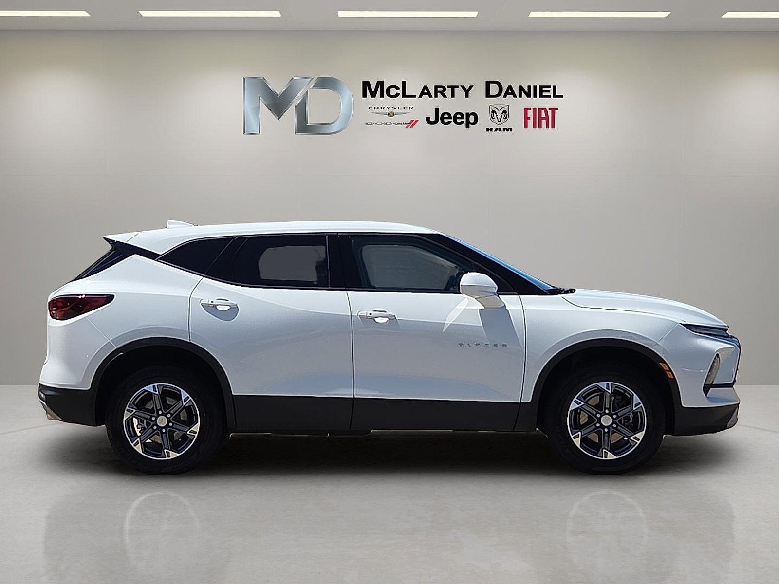 Used 2025 Chevrolet Blazer LT FWD image 6