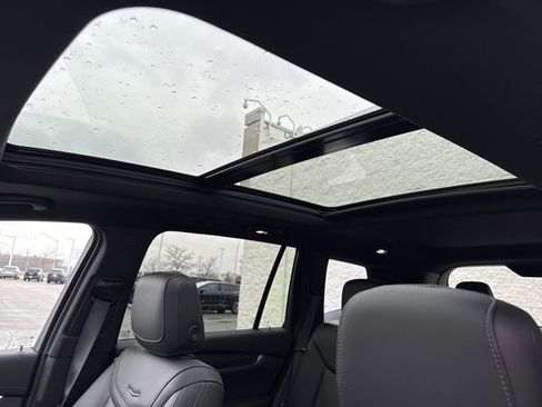 Used 2023 Cadillac XT6 Sport w/ Technology Package image 16