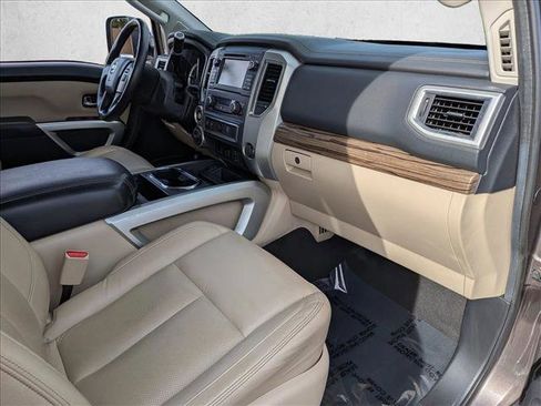 Used 2017 Nissan Titan SL image 19