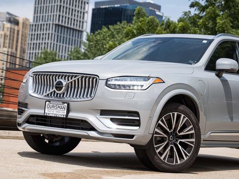 Used 2025 Volvo XC90 T8 Plus w/ Protection Package Premier AWD/4WD image 2
