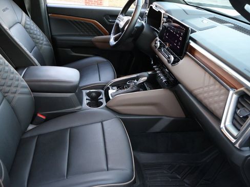 Used 2023 GMC Canyon Denali image 11