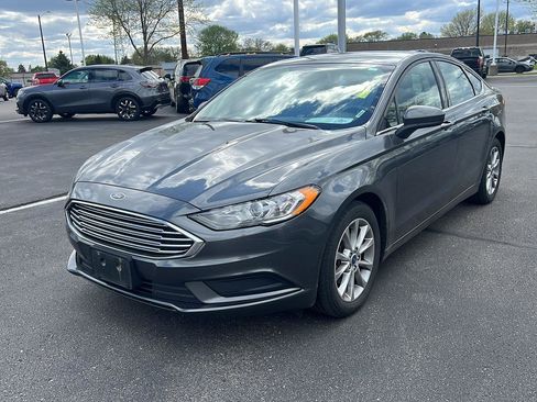 Used 2017 Ford Fusion SE FWD image 12
