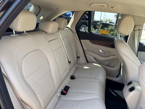 Used 2022 Mercedes-Benz GLC 300 image 11