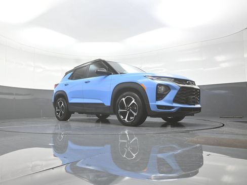 Used 2023 Chevrolet TrailBlazer RS w/ Sun and Liftgate Package FWD image 9