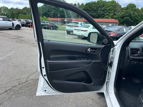 Used 2024 Dodge Durango GT RWD image 15