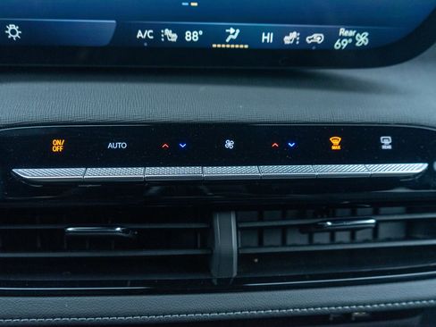 Used 2025 Buick Enclave Preferred image 21