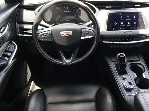 Used 2022 Cadillac XT4 Premium Luxury w/ Technology Package FWD image 15