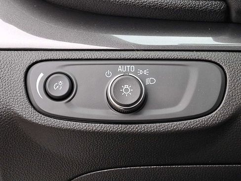 Used 2022 Buick Encore Preferred image 23