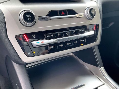 Used 2020 Ford Explorer XLT w/ Equipment Group 202A image 33