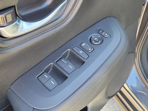 Certified 2025 Honda HR-V LX image 18