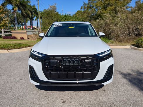 Used 2025 Audi Q7 2.0T Premium w/ Convenience Plus Package image 2