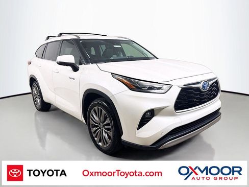 Used 2021 Toyota Highlander Platinum FWD image 1