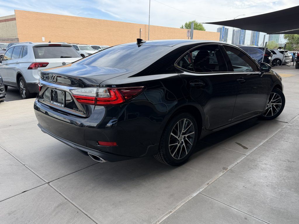 Used 2016 Lexus ES 350 w/ Navigation System Package FWD image 4