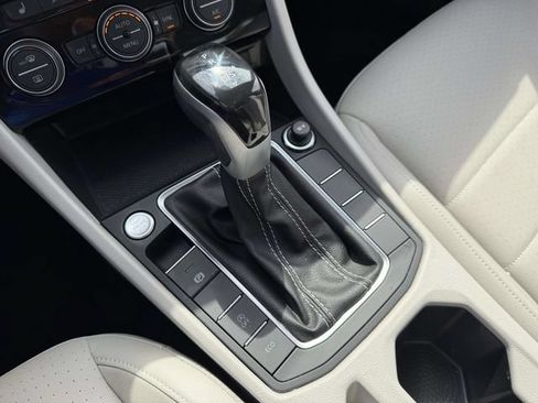 Used 2023 Volkswagen Jetta SE FWD image 19