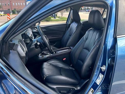 Used 2018 MAZDA MAZDA3 Grand Touring w/ Premium Equipment Package image 31