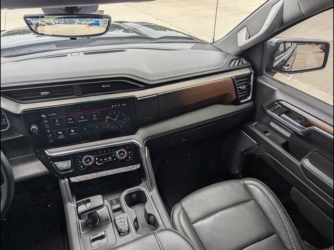 Used 2024 GMC Sierra 1500 Denali w/ Technology Package AWD/4WD image 22