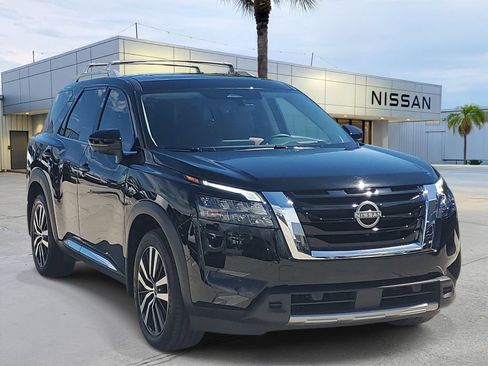 Used 2025 Nissan Pathfinder Platinum w/ Cargo Package FWD image 9