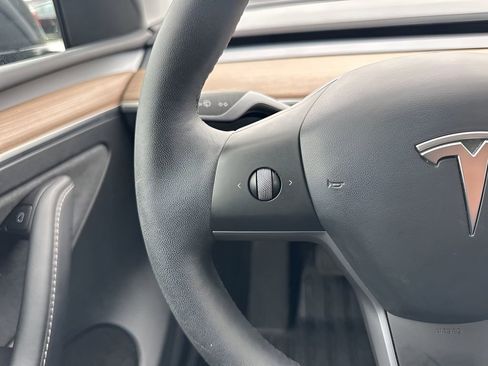 Used 2024 Tesla Model Y 2WD image 15