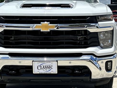 Used 2025 Chevrolet Silverado 3500 LT w/ Safety Package AWD/4WD image 10