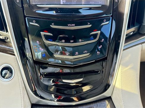 Used 2018 Cadillac Escalade Luxury image 17