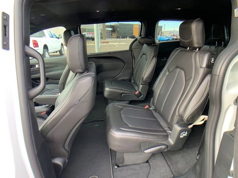 New 2026 Chrysler Pacifica Select w/ S Appearance Package image 26