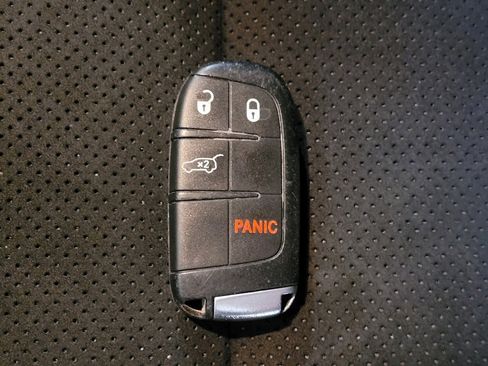 Used 2018 Jeep Grand Cherokee Laredo image 32