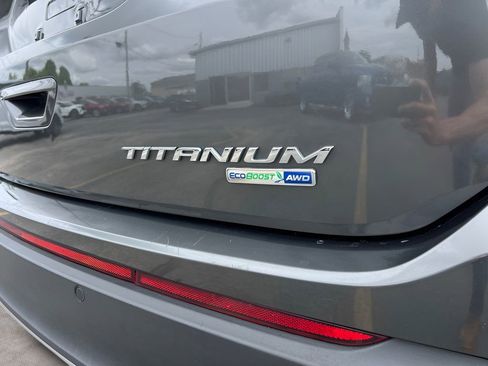 Used 2018 Ford Edge Titanium w/ Equipment Group 301A AWD/4WD image 6