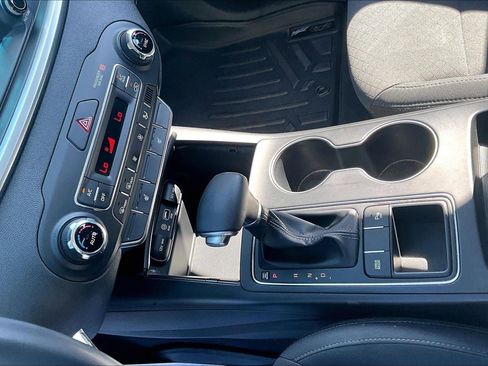 Used 2019 Kia Sorento LX w/ LX V6 Convenience Package image 18