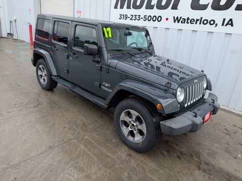 Used 2017 Jeep Wrangler Unlimited Sahara w/ Connectivity Group image 7